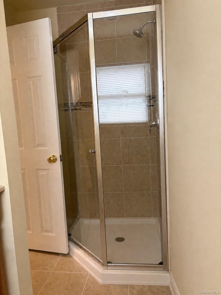 5485 Expressway Drive N - Photo 2