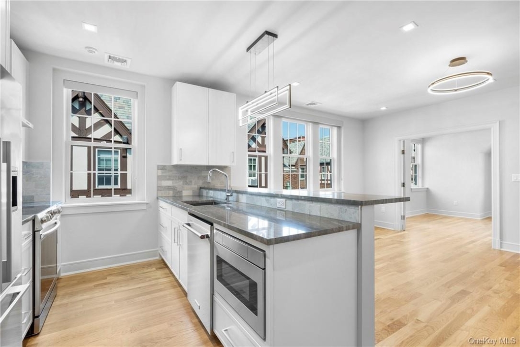 26 East Parkway - Photo 1