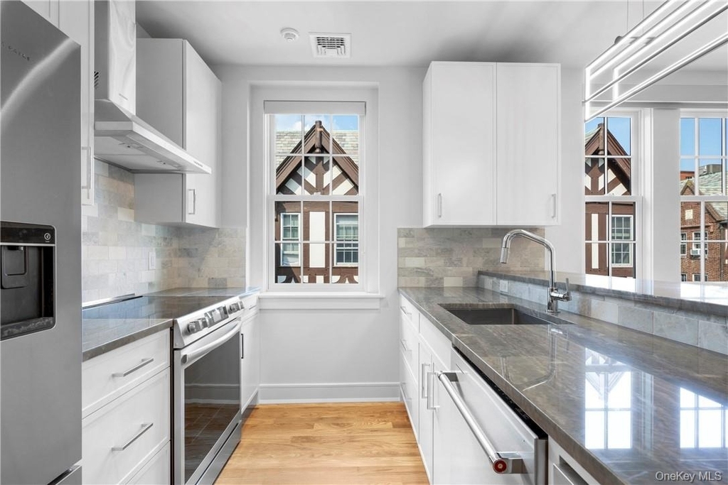 26 East Parkway - Photo 3