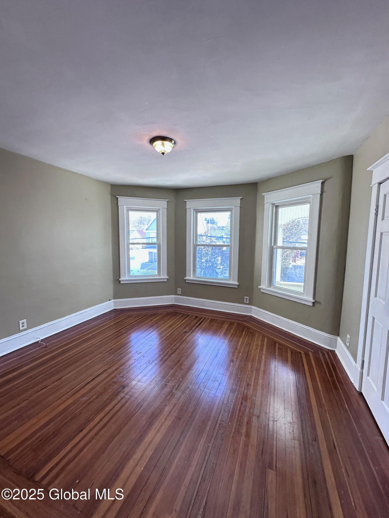 1841 Avenue A - Photo 3