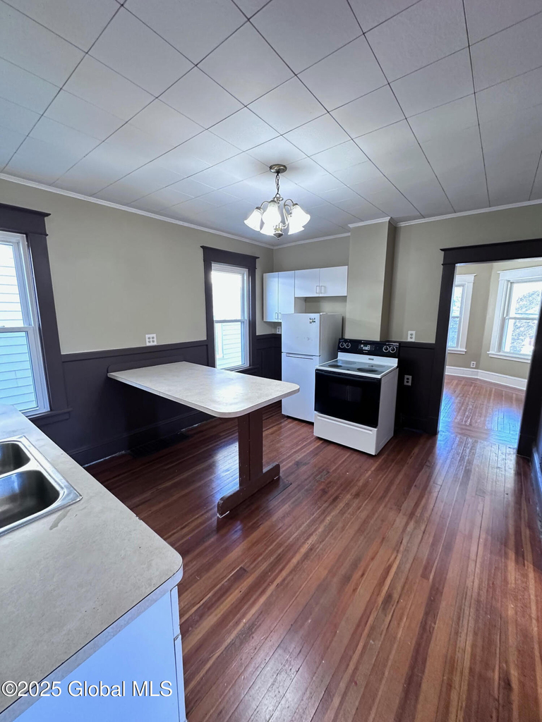 1841 Avenue A - Photo 9