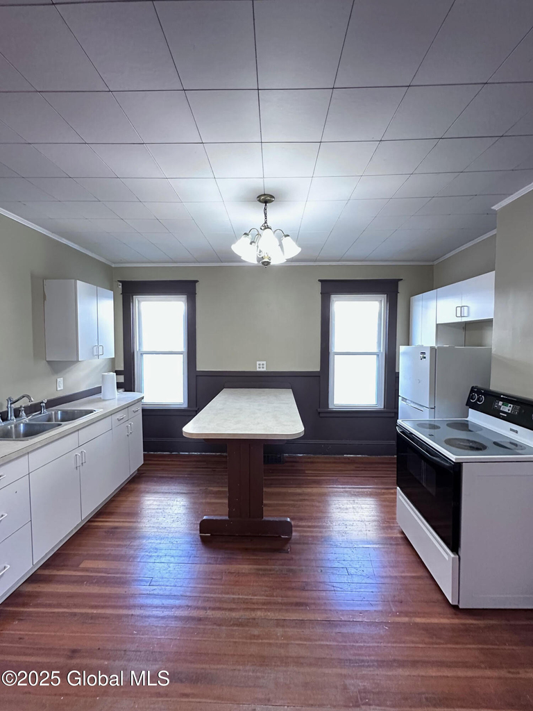 1841 Avenue A - Photo 8