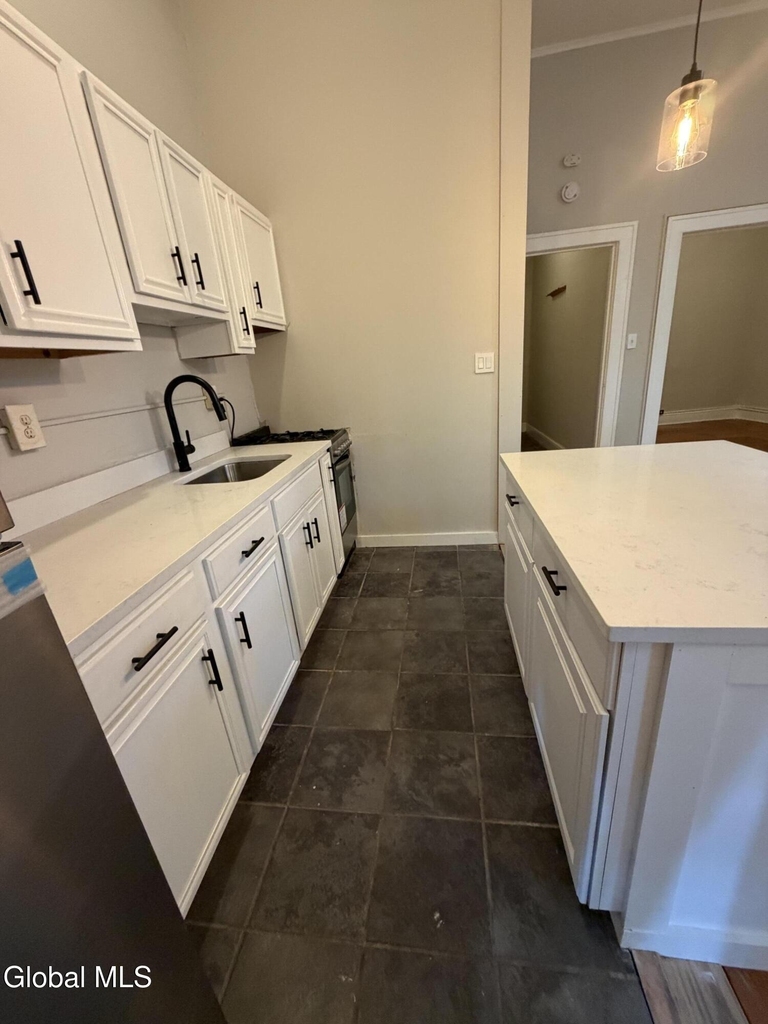 324 Hudson Avenue - Photo 6
