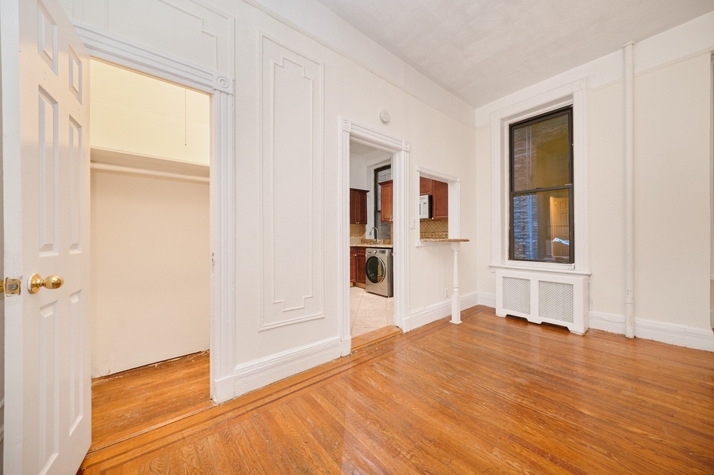 414 E 89th Street - Photo 4