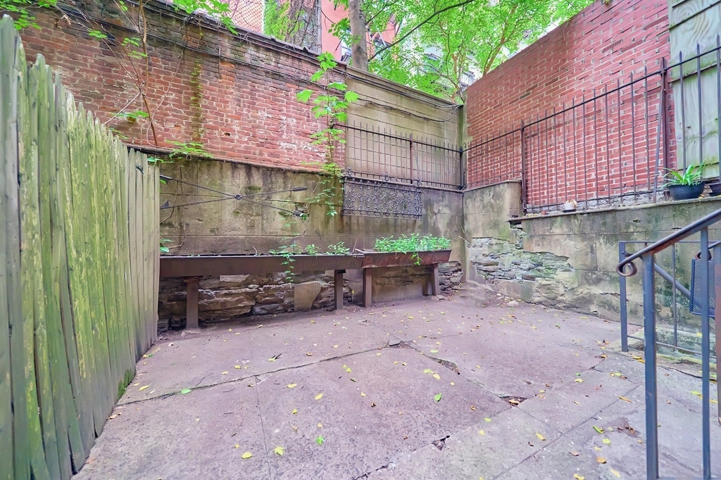 414 E 89th Street - Photo 1
