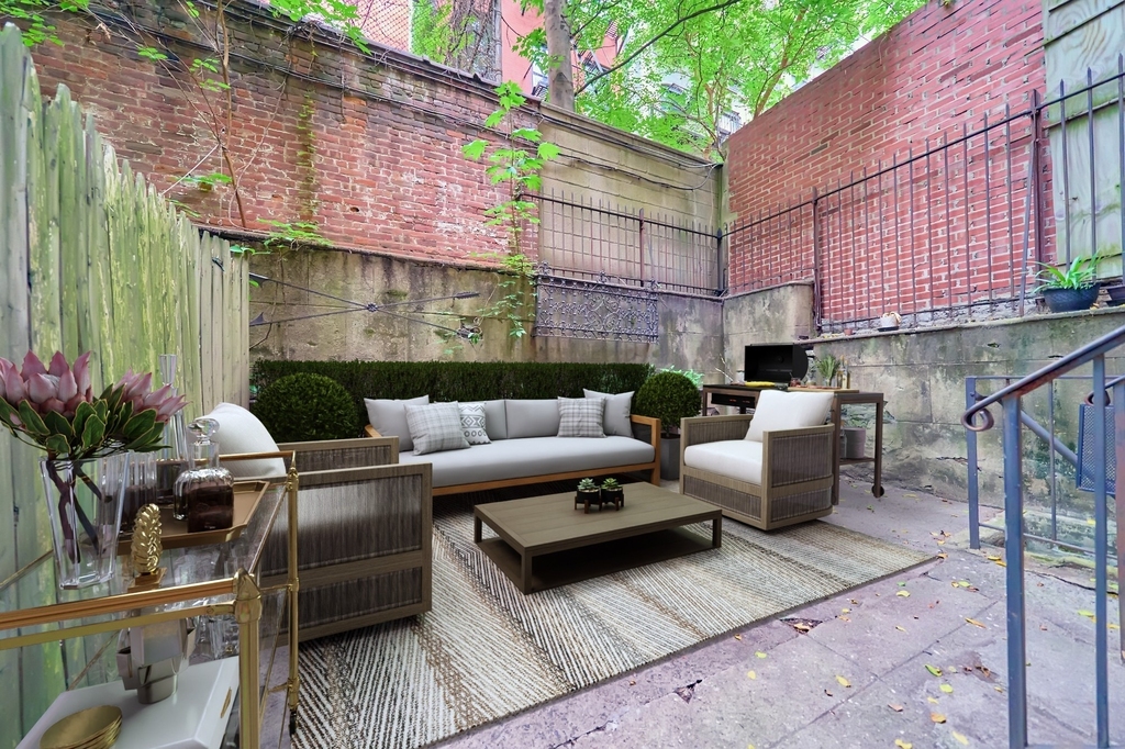 414 E 89th Street - Photo 0