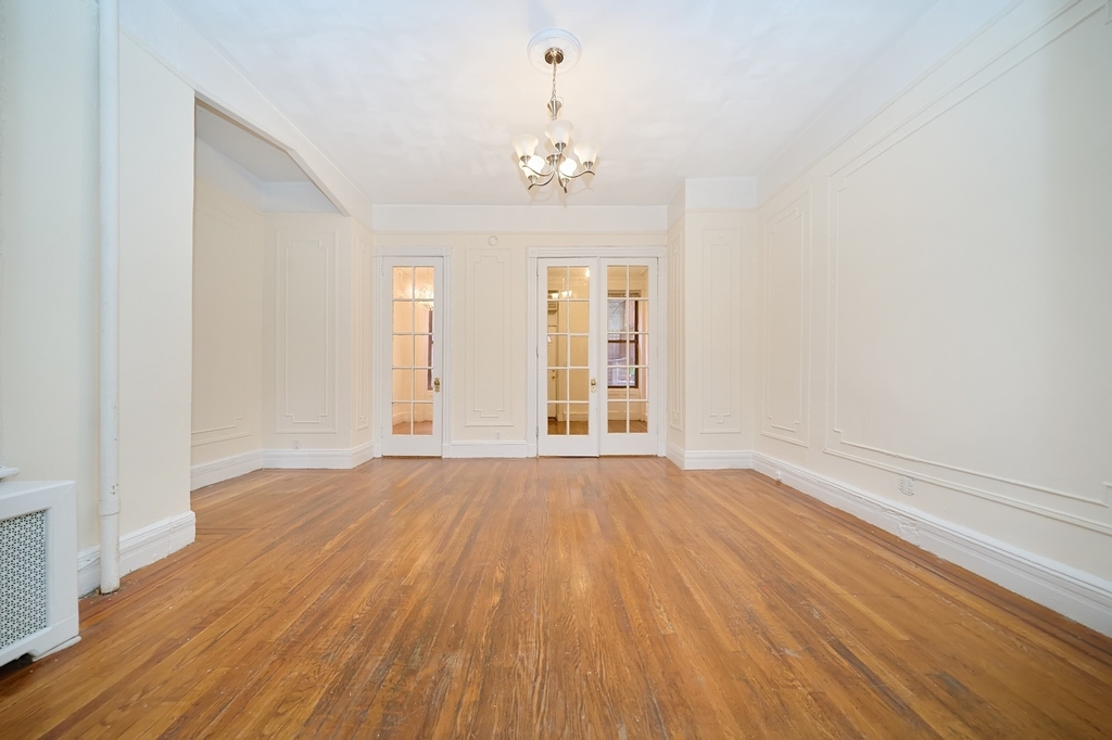 414 E 89th Street - Photo 6