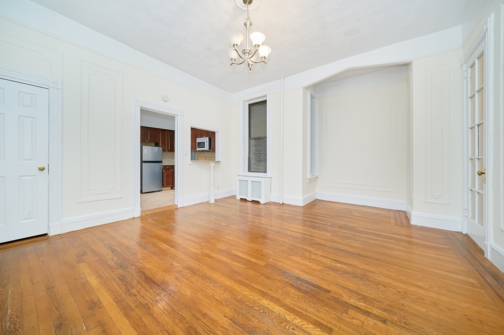 414 E 89th Street - Photo 5