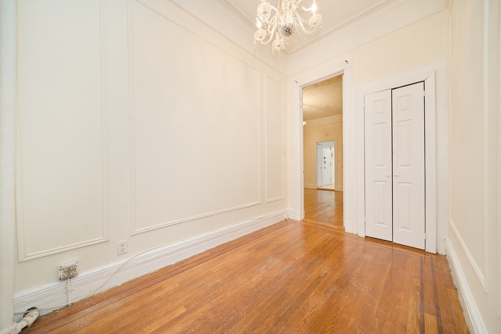 414 E 89th Street - Photo 14