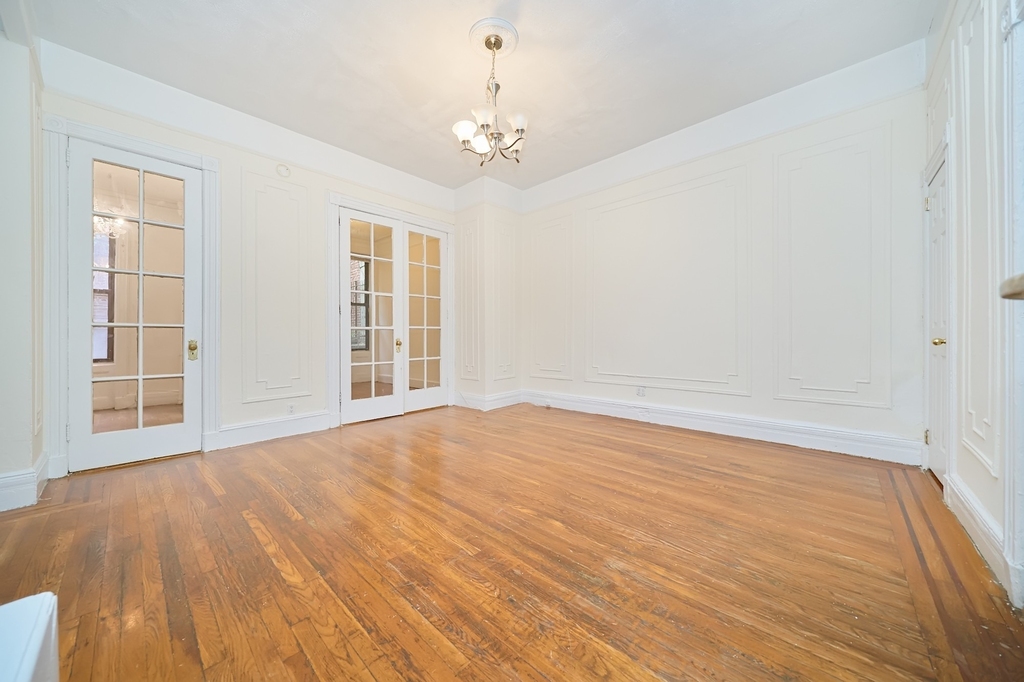 414 E 89th Street - Photo 7