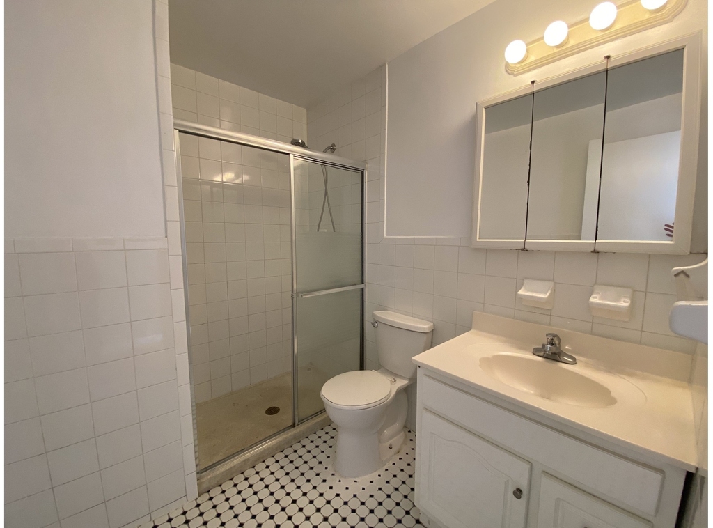 314 W 52nd Street - Photo 7