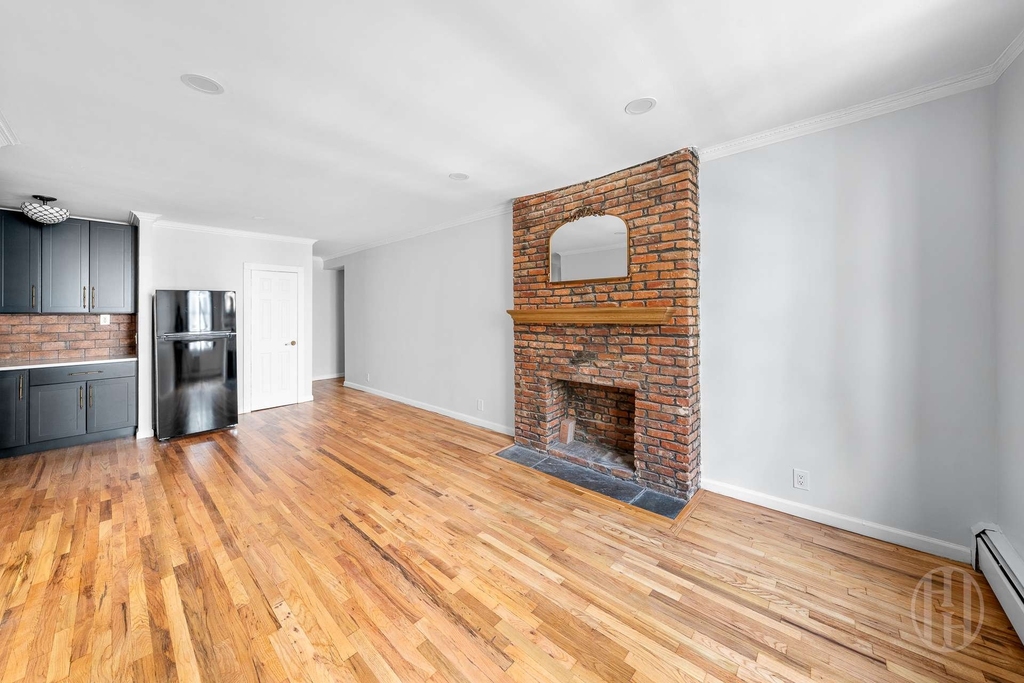 229 E 29th Street - Photo 2