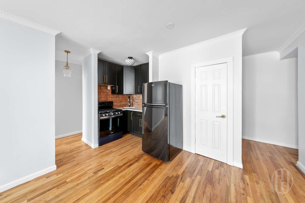 229 E 29th Street - Photo 3