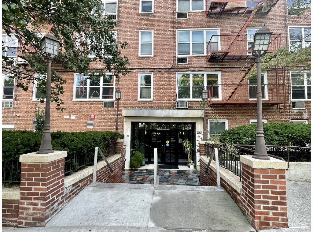 5730 Mosholu Avenue - Photo 6