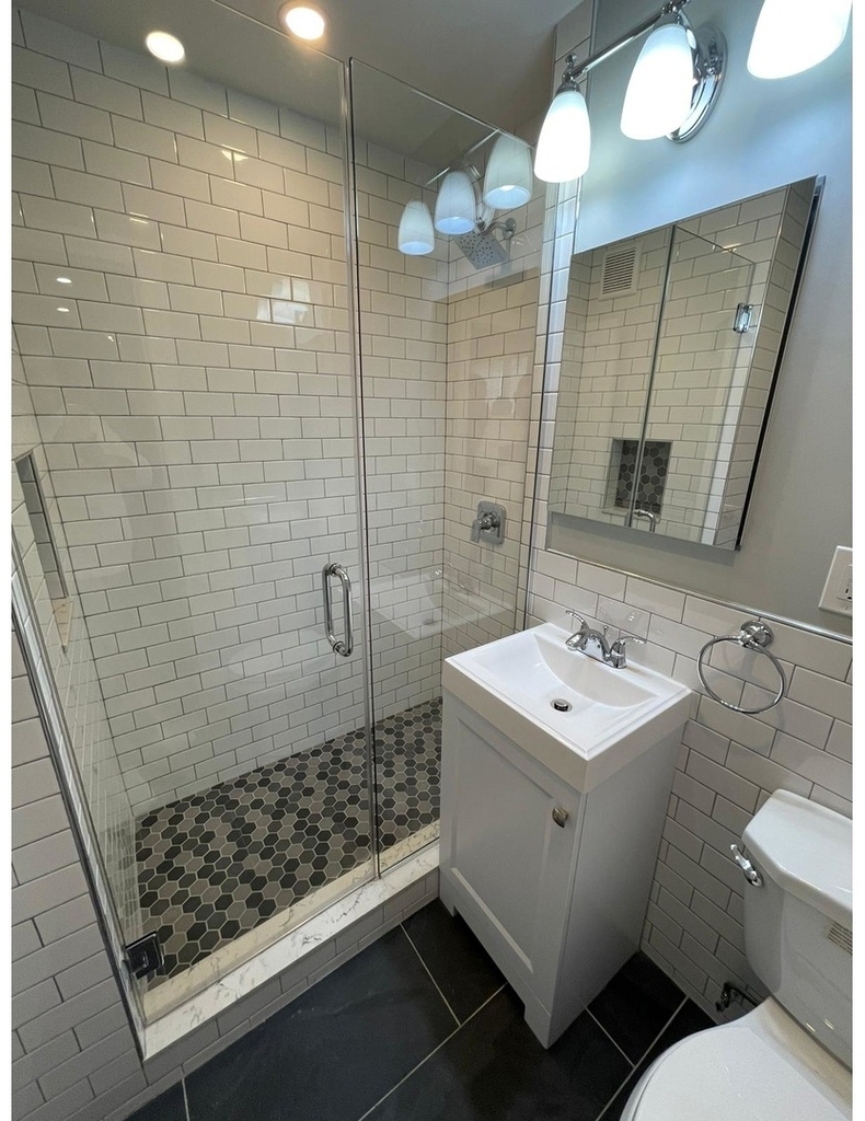 5730 Mosholu Avenue - Photo 5