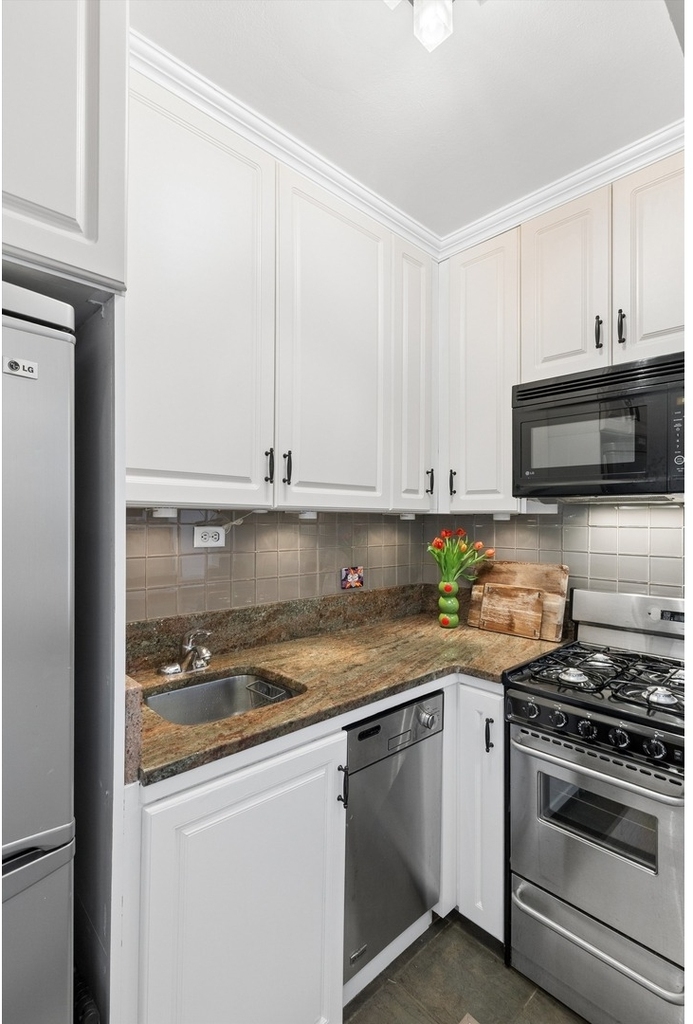 408 W 57th Street - Photo 2