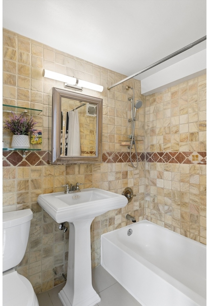 408 W 57th Street - Photo 4