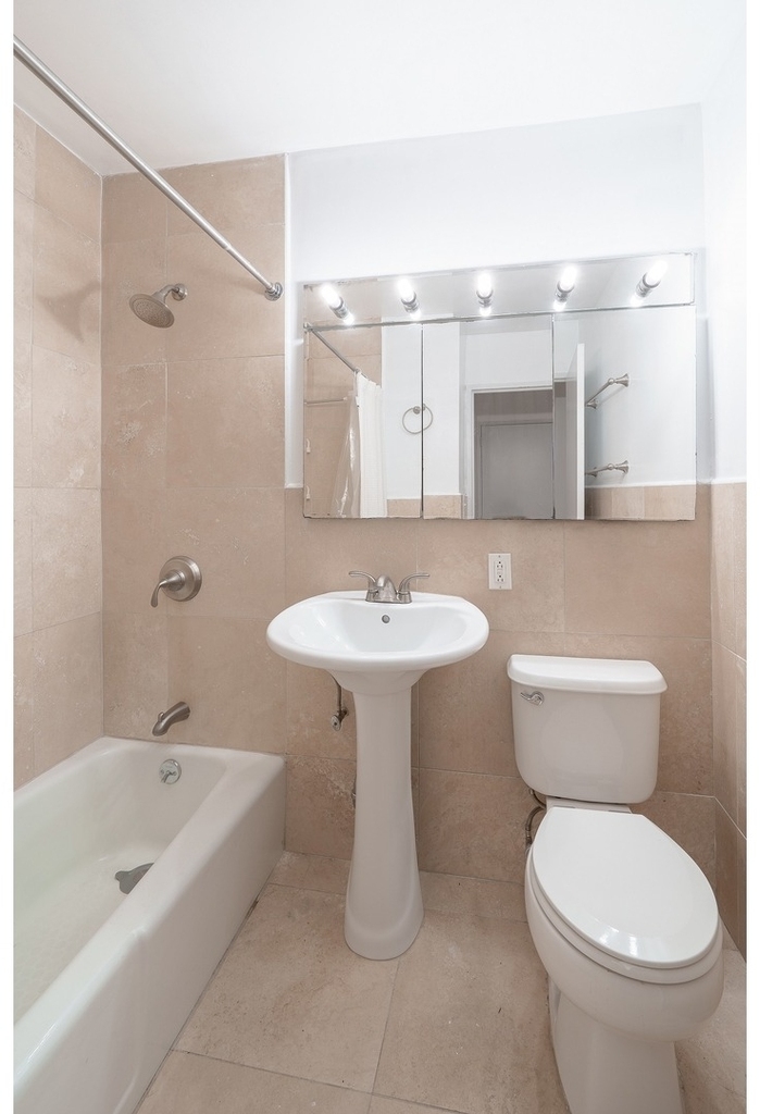 333 E 45th Street - Photo 4