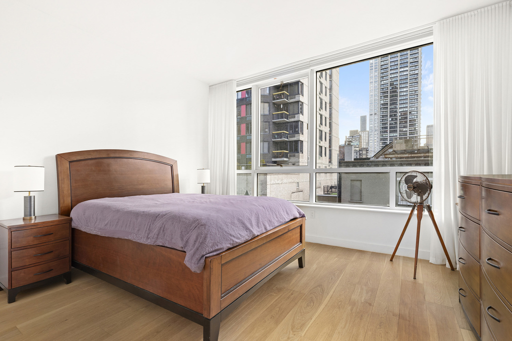 301 E 61st Street - Photo 2