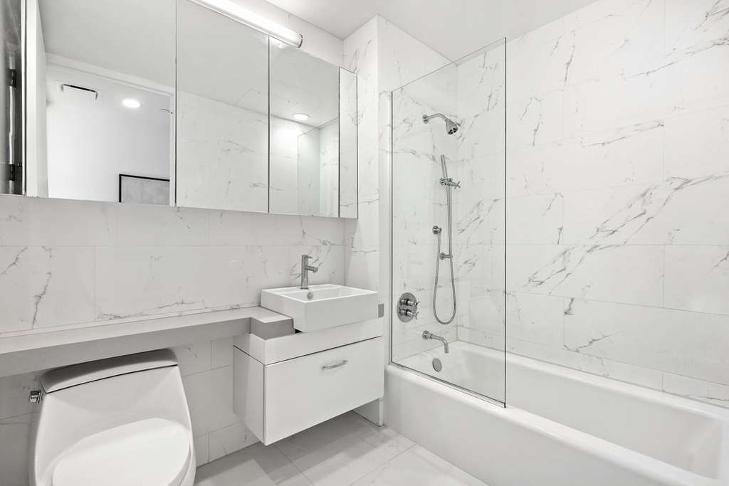 301 E 61st Street - Photo 5