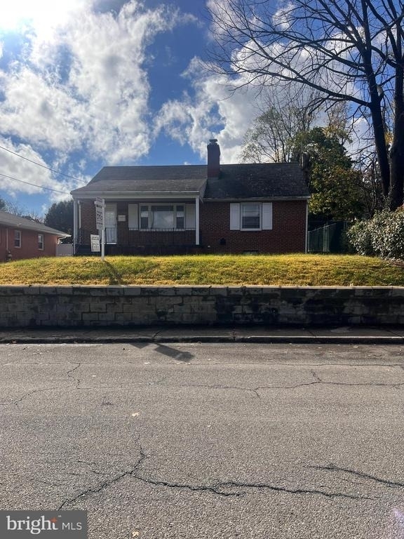 536 S Seminary Street - Photo 0