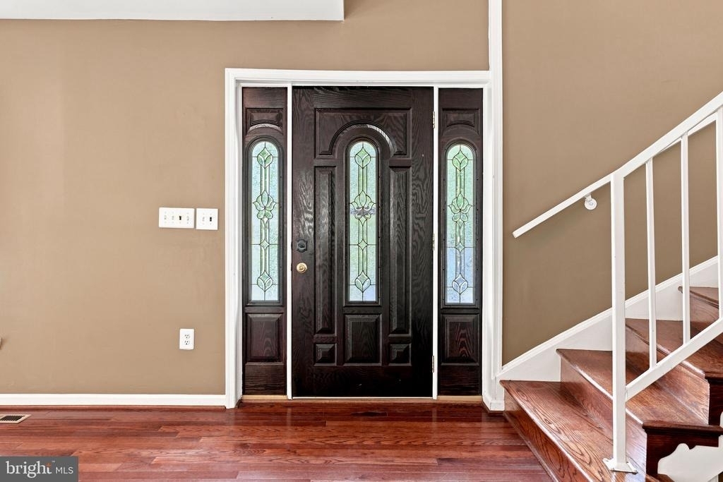 8916 Rugby Road - Photo 3