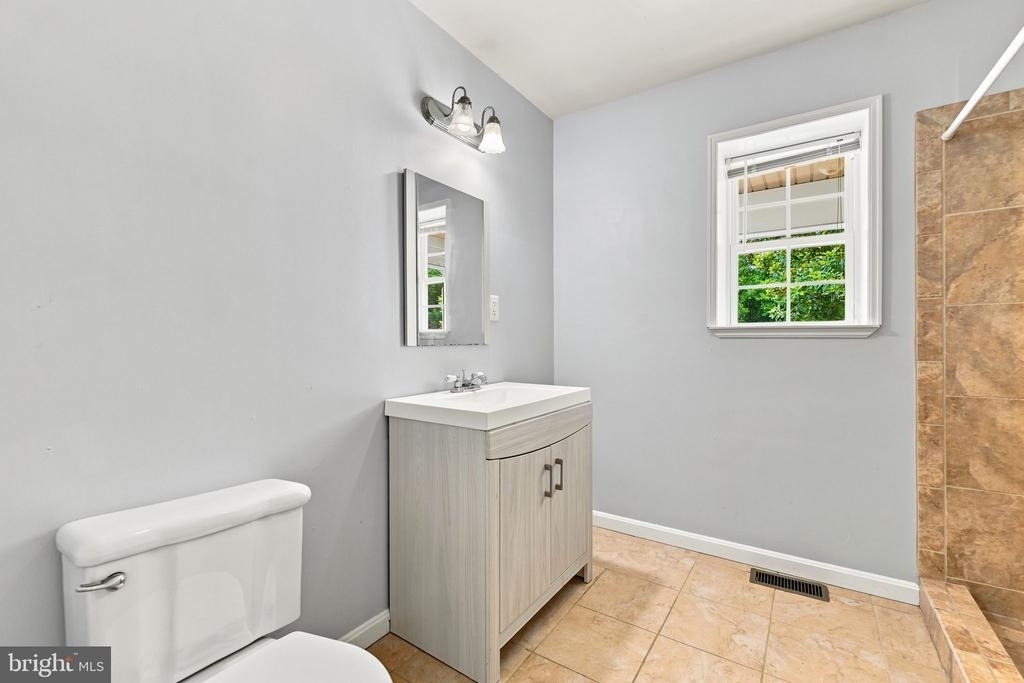 8916 Rugby Road - Photo 33