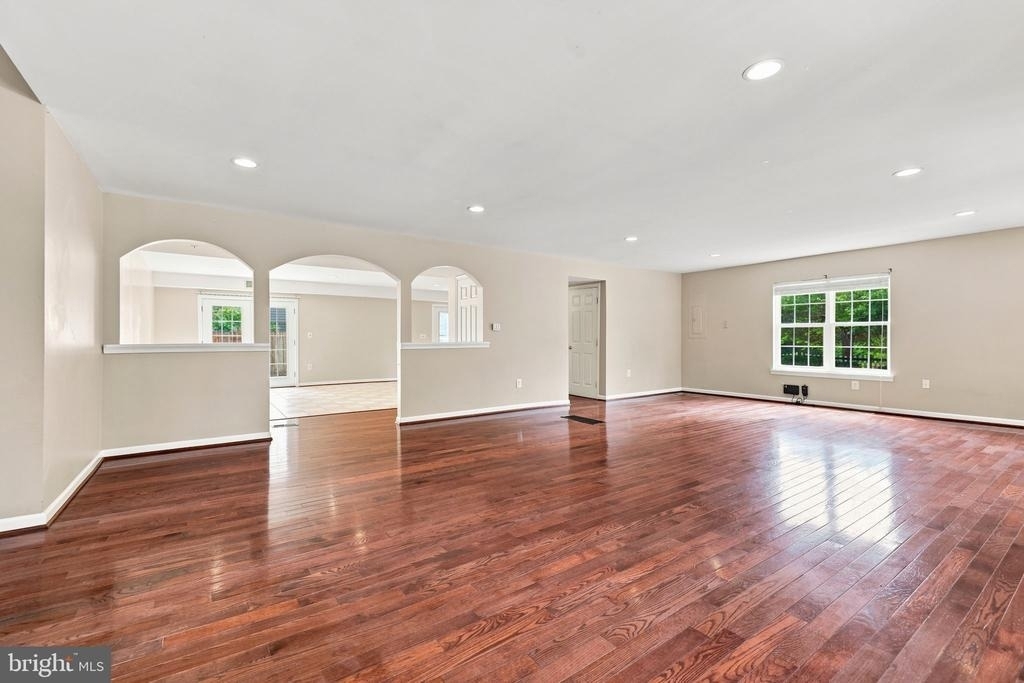 8916 Rugby Road - Photo 10