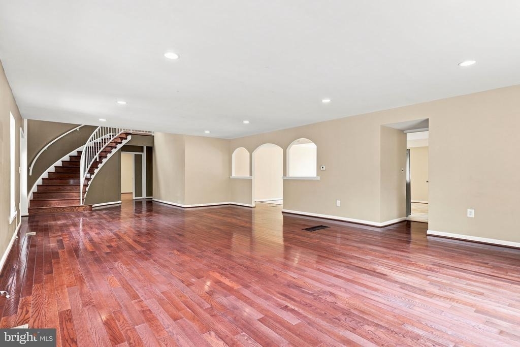 8916 Rugby Road - Photo 9