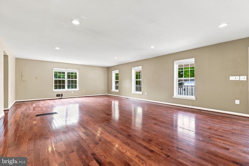 8916 Rugby Road - Photo 12