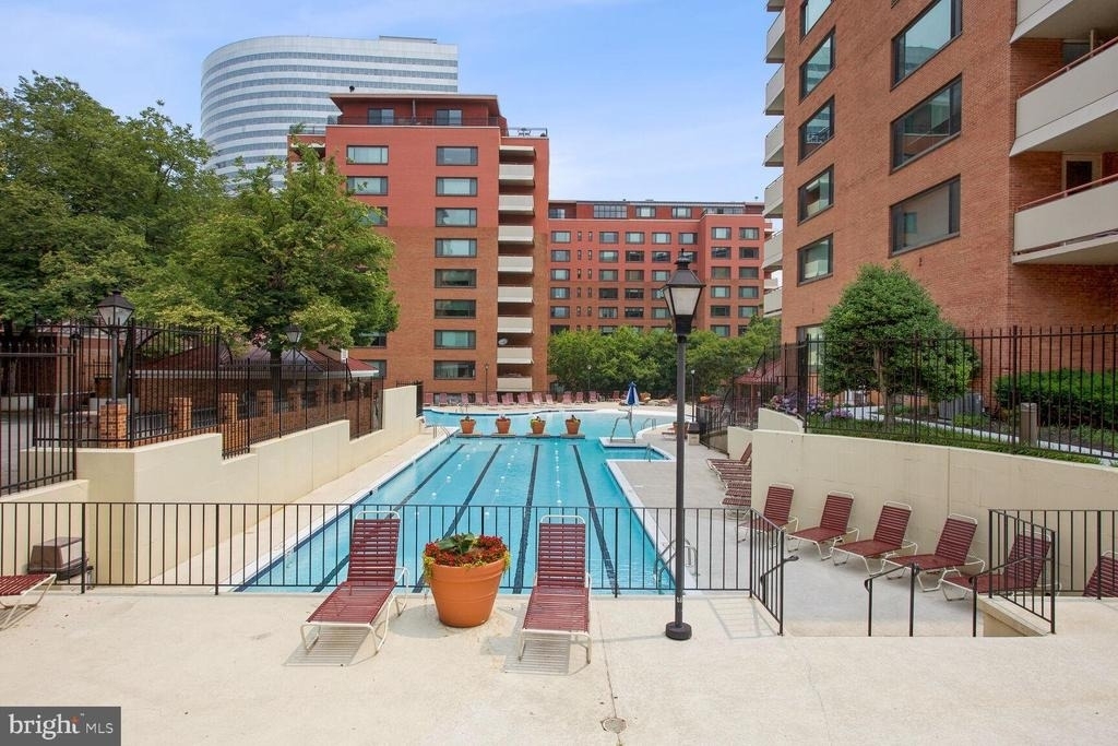 1111 Arlington Boulevard - Photo 32