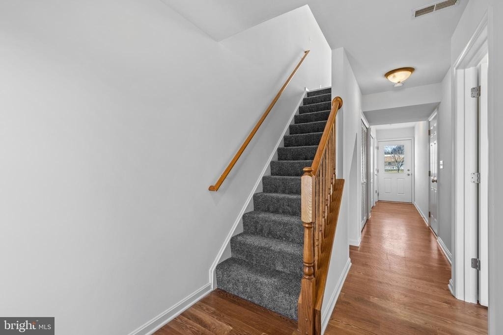 116 Breezewood Drive - Photo 3