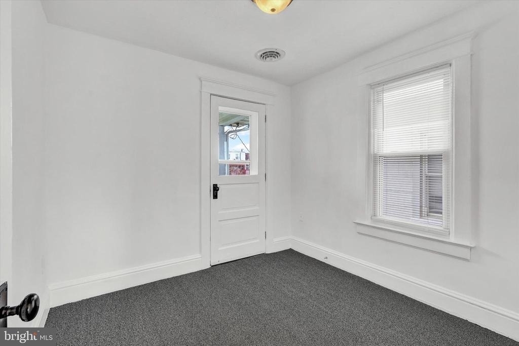 1029 W Locust Street - Photo 10