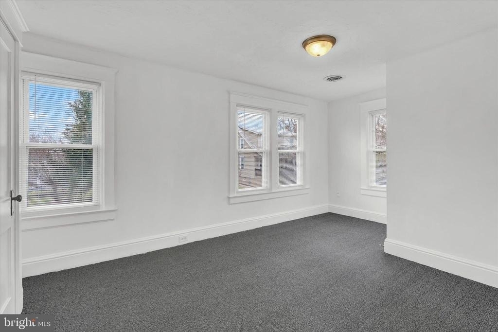 1029 W Locust Street - Photo 9