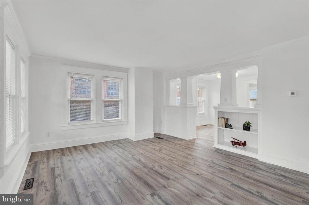 1029 W Locust Street - Photo 2
