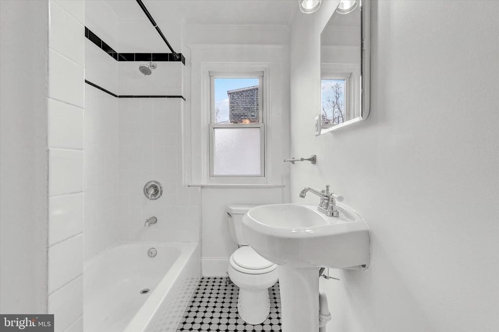 1029 W Locust Street - Photo 12