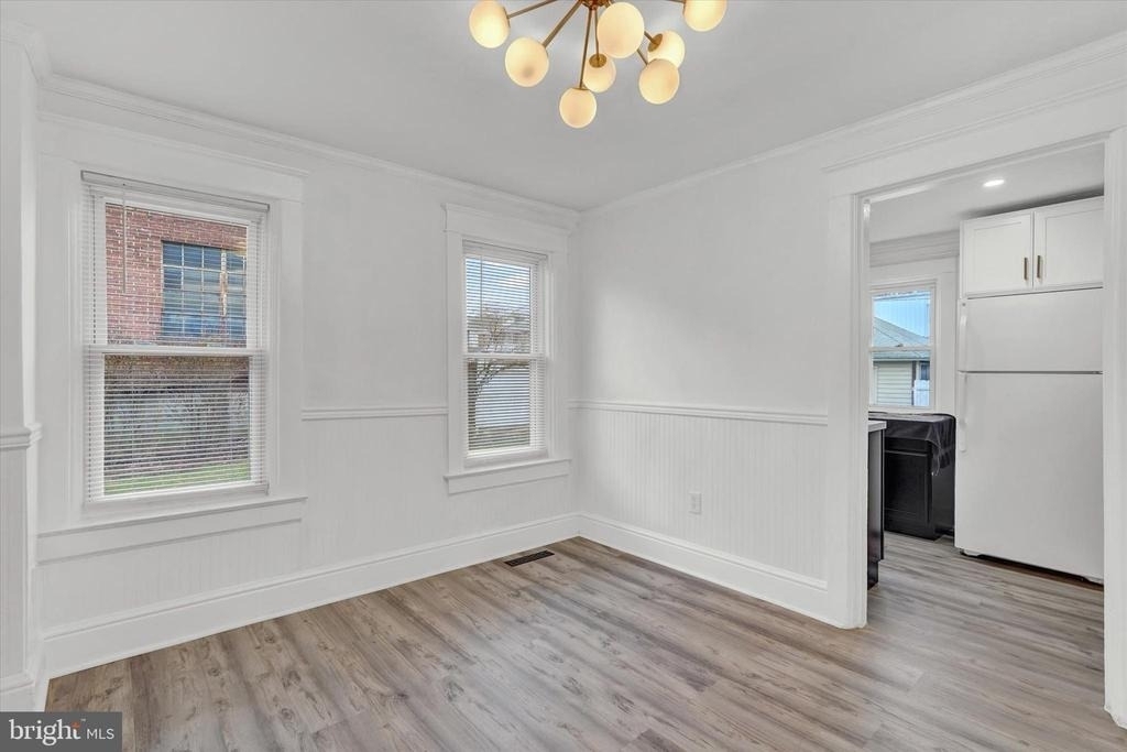 1029 W Locust Street - Photo 3