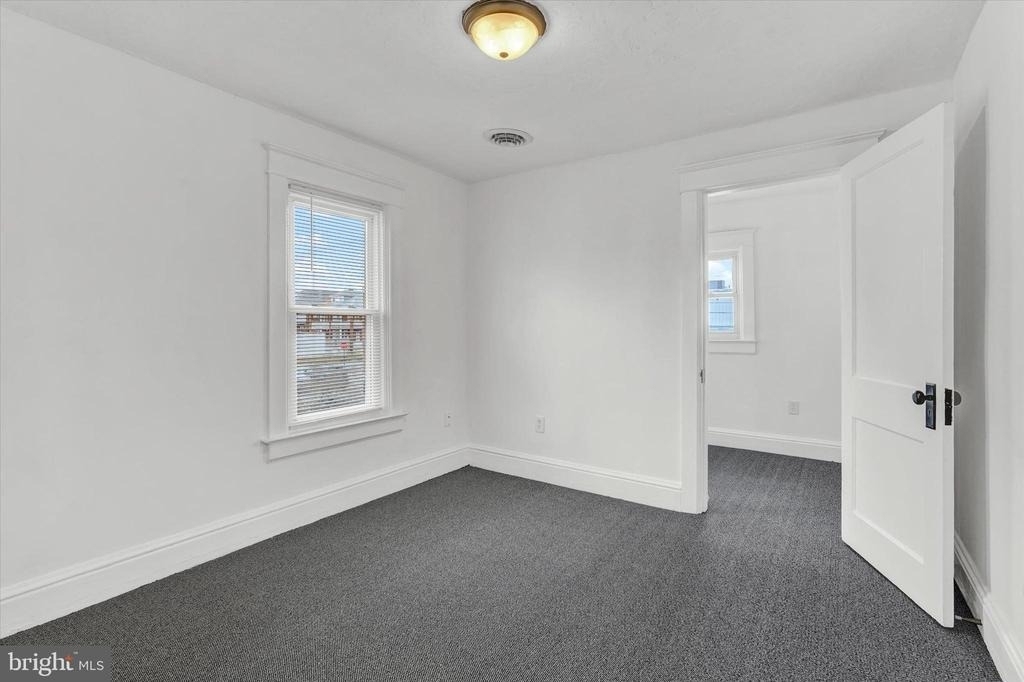 1029 W Locust Street - Photo 11