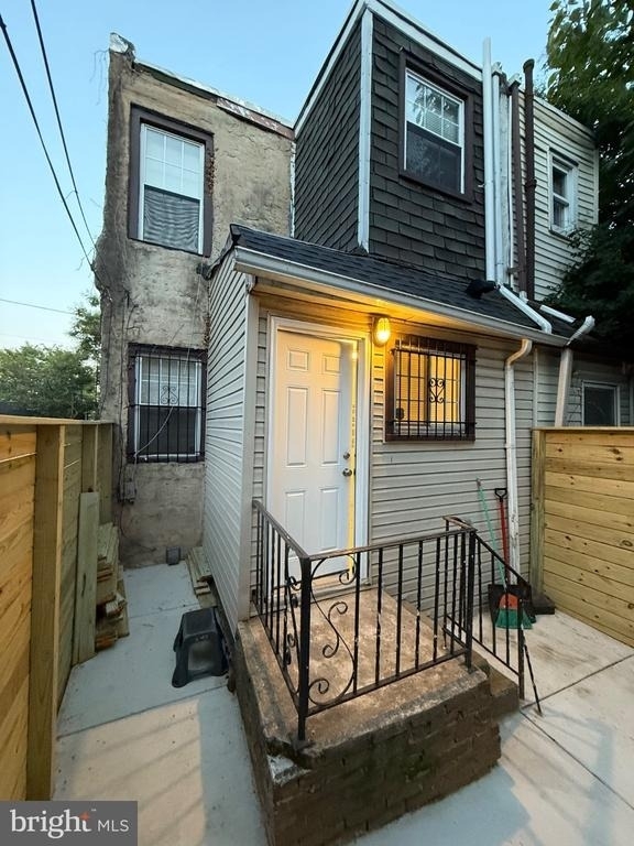 2048 N Darien Street - Photo 24