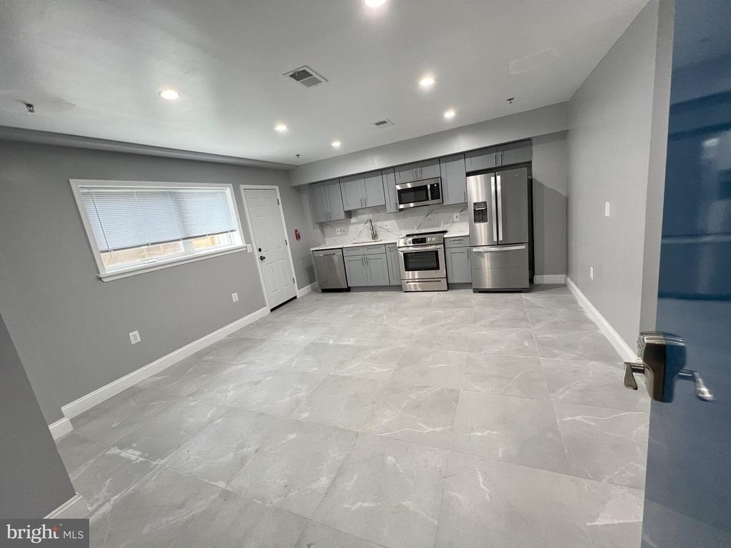 1611 Ridge Avenue - Photo 8