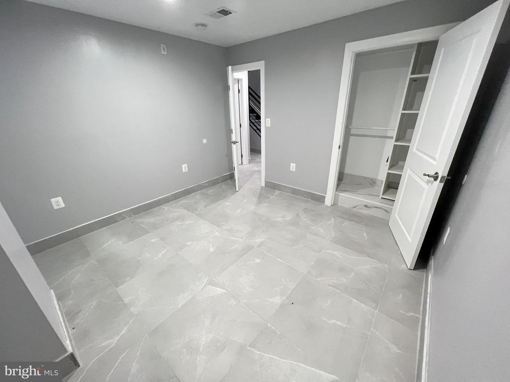 1611 Ridge Avenue - Photo 18