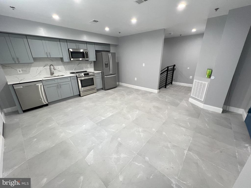 1611 Ridge Avenue - Photo 9
