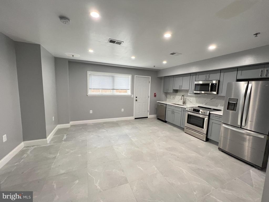 1611 Ridge Avenue - Photo 10