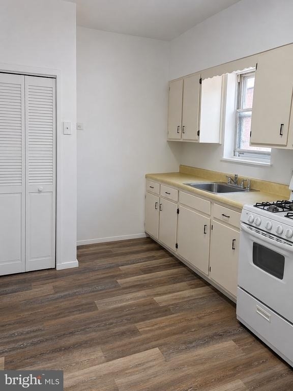 445 Roxborough Avenue - Photo 4