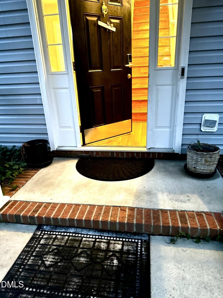 905 Sanderson Drive - Photo 4