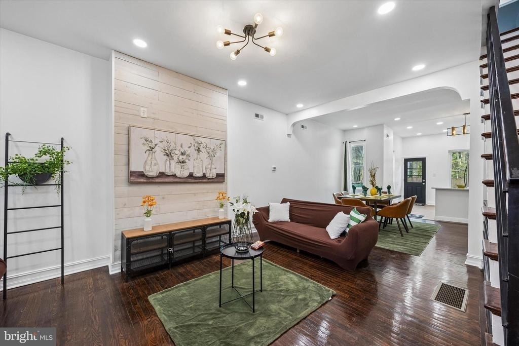2308 Nicholas Street - Photo 3