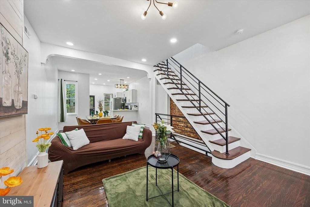 2308 Nicholas Street - Photo 2