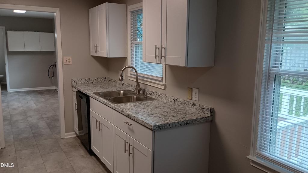 102 S Tunstall Avenue - Photo 5