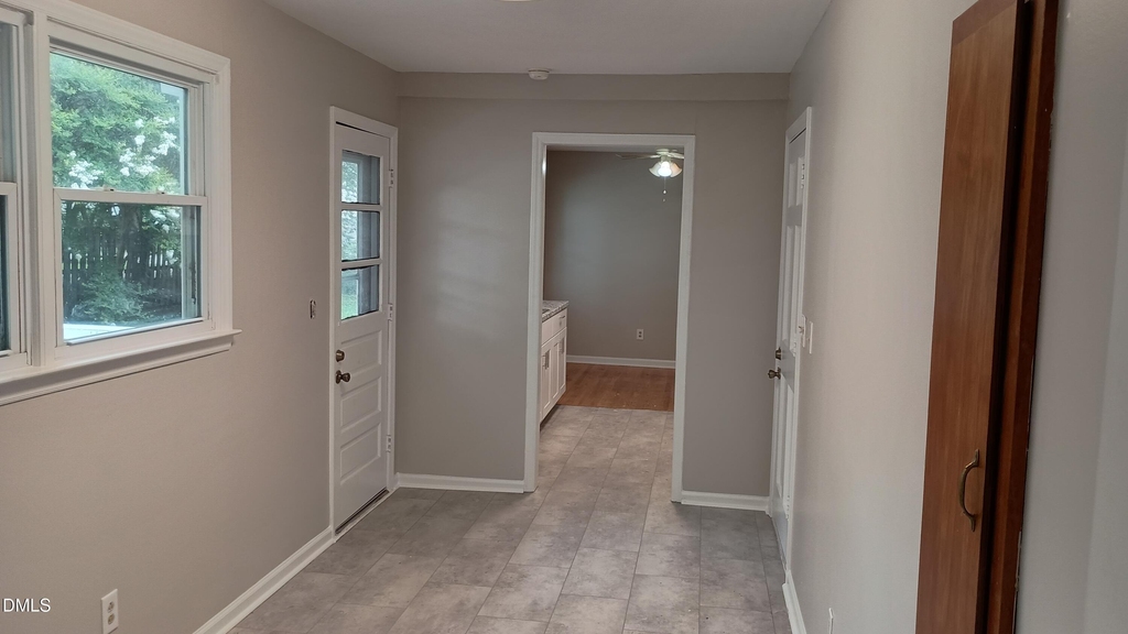 102 S Tunstall Avenue - Photo 8