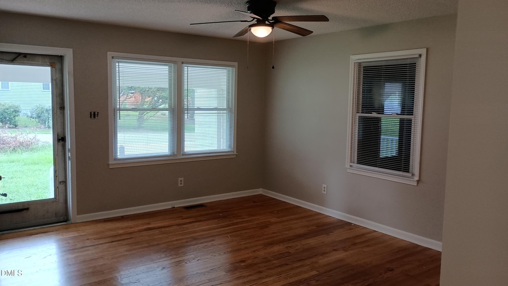 102 S Tunstall Avenue - Photo 2